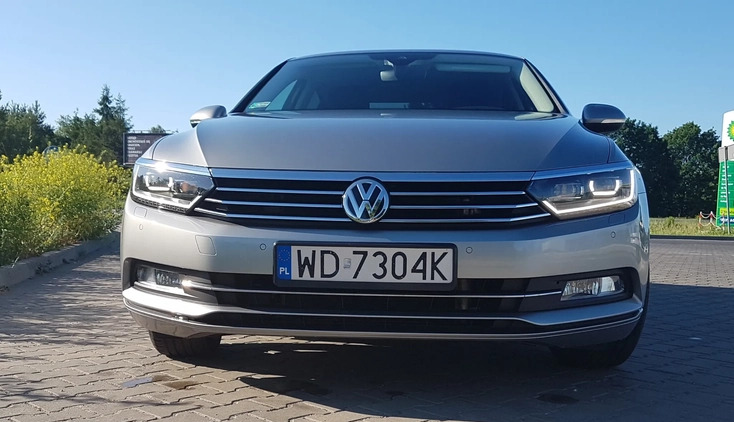 Volkswagen Passat cena 59900 przebieg: 156500, rok produkcji 2015 z Warszawa małe 191